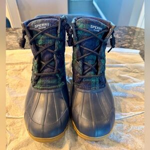 SPERRY, Women’s Saltwater Boots, Size 8, Navy/Green Plaid